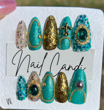 Load image into Gallery viewer, Handmade Almond Chrome Eccentric Nails
