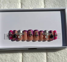 Load image into Gallery viewer, Handmade 1052| Medium Pink Chrome Heart Nails
