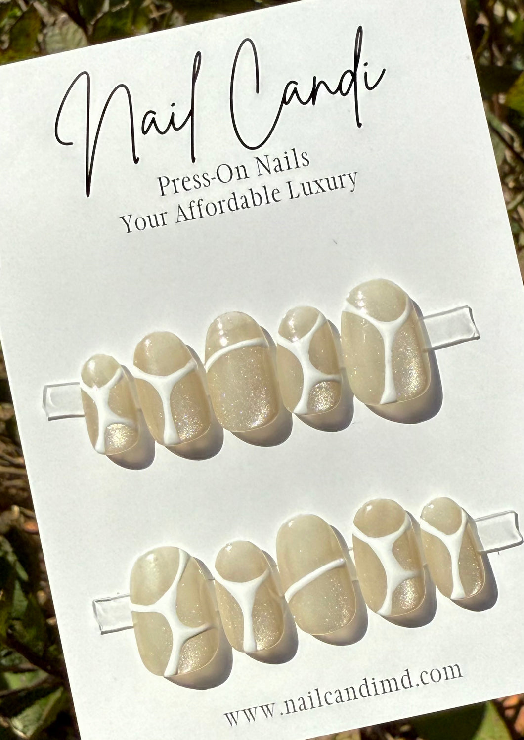Handmade Medium Round Cream Cateye White Accent Nails