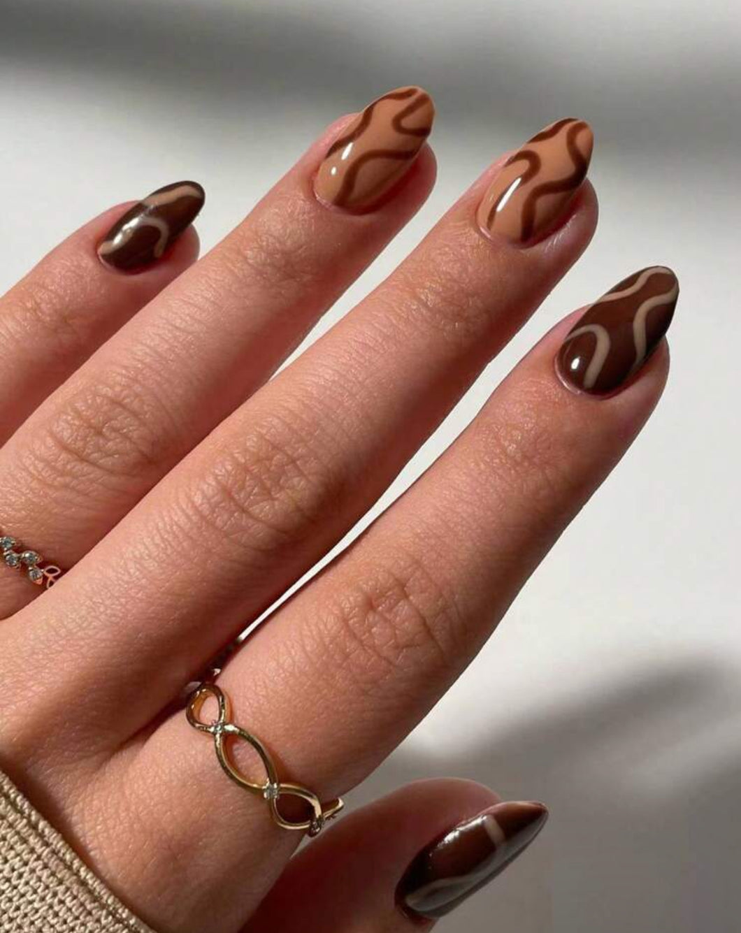 Camila | ShortRound Nude & Brown Nails