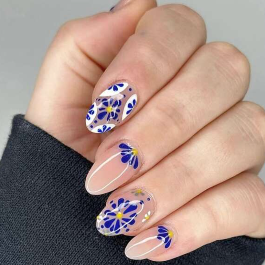 Artesian | Short Round Delicate Blue Flower Nails