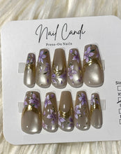 Load image into Gallery viewer, Set of press-on nails with floral design on a 'Nail Candi' branded card.
