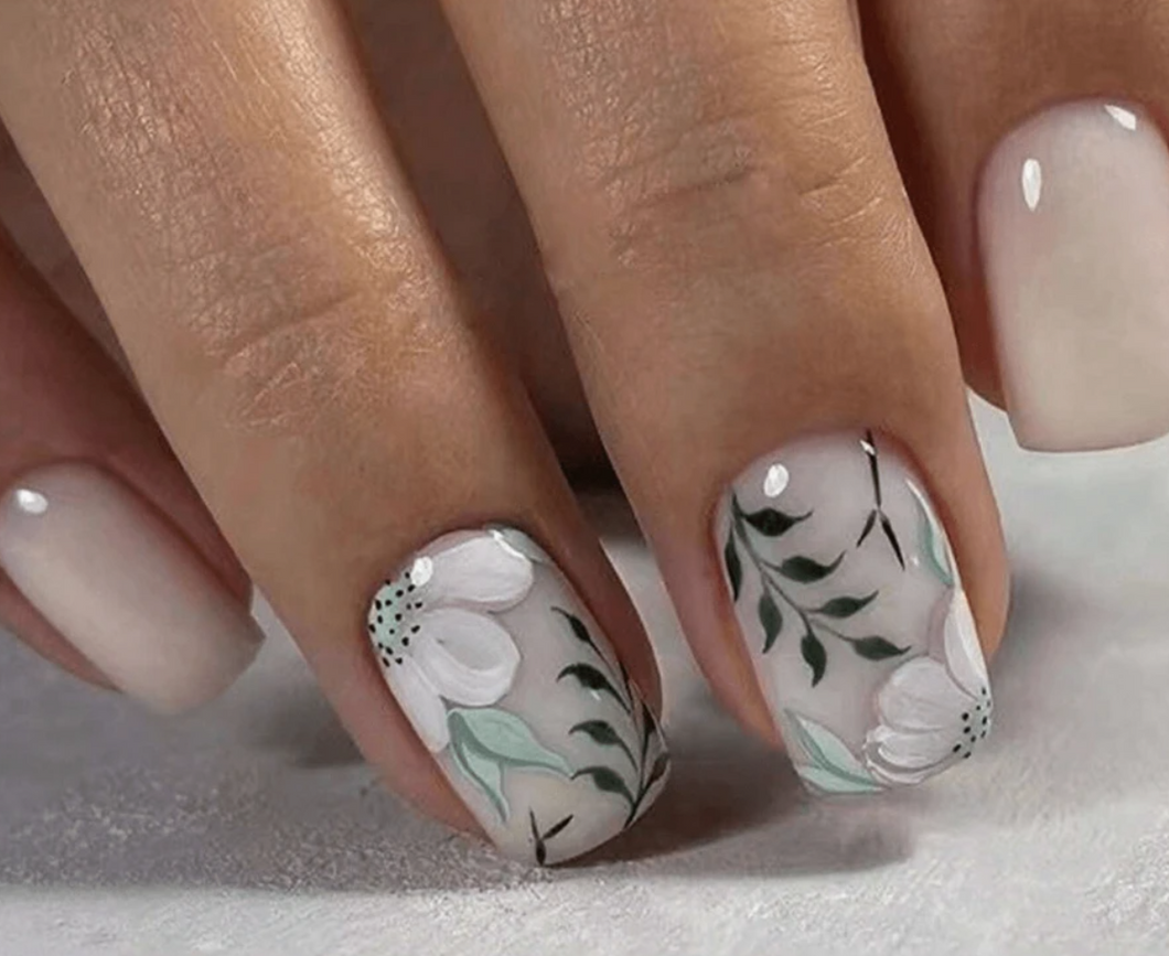 Hermoine | Short White Frost Floral Nails