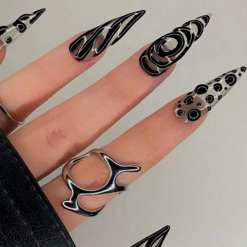 Hot Topic | Stiletto Bubble Nails