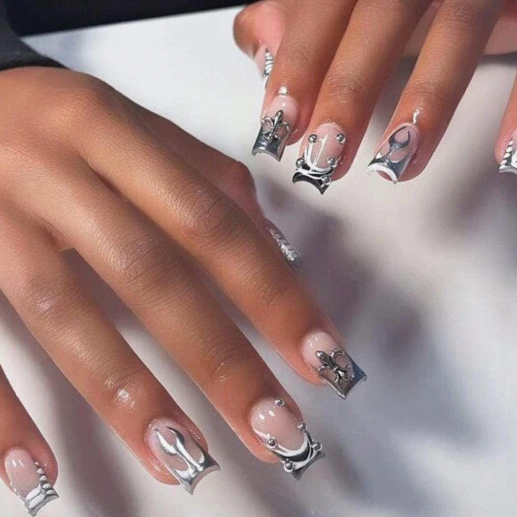 Peggy | Short Square Silver Flame Nails