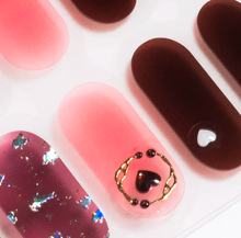Load image into Gallery viewer, Darkness Heart Gel Nails
