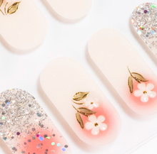 Load image into Gallery viewer, Pink Daisy Gel Nails
