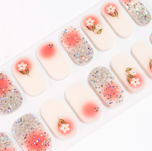 Load image into Gallery viewer, Pink Daisy Gel Nails
